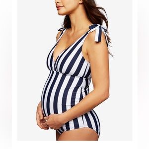 Maternity one-piece A pea in a Pod swimsuit